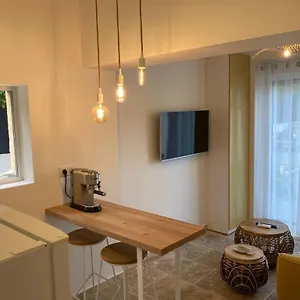  Appartement Charmant Studio Dans - Parking - Jardin